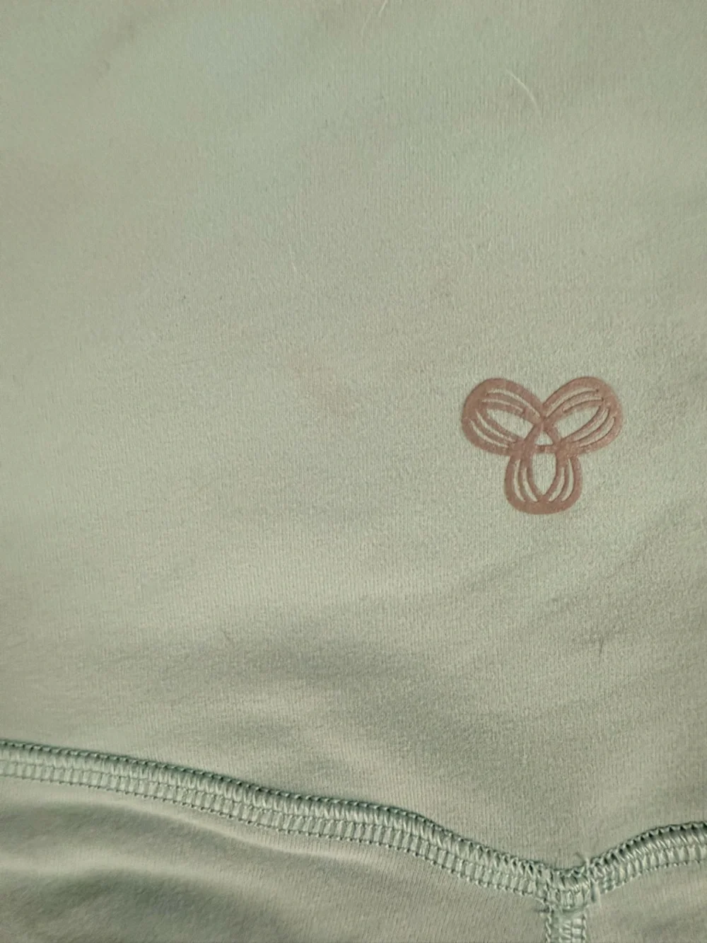 Aritzia TnAction biker shorts and bra set - Picture 7 of 8